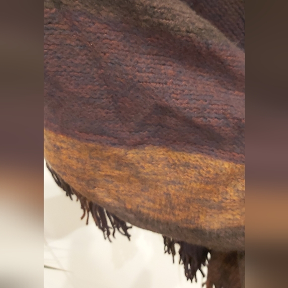 Shalimar Accessories poncho - Picture 4 of 12